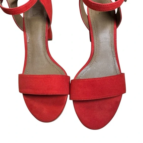 🔥CLEAR OUT🔥 Beautiful Vibrant Red Orthaheel Heels - Picture 3 of 9